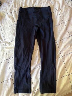 Lululemon Navy cropped  leggings with pockets size 4